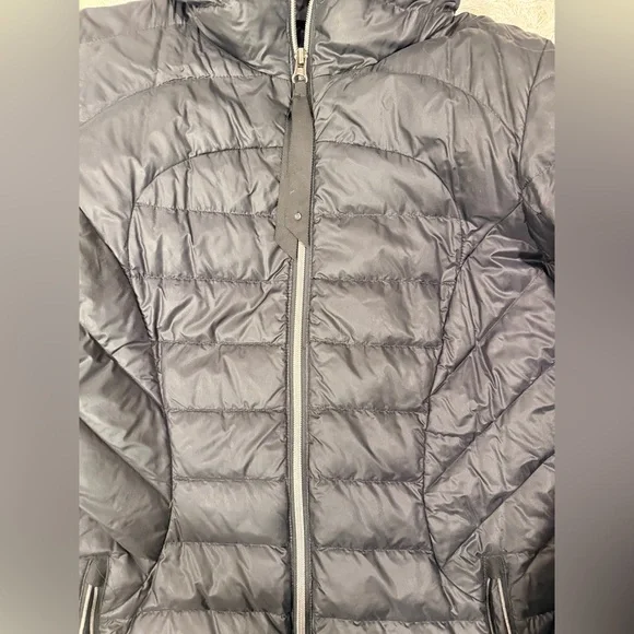 Lululemon down 3/4 lightweight packable coat with hood. Size small. Black - Picture 6 of 7